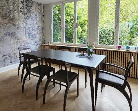Esszimmer mit Blick in den Garten